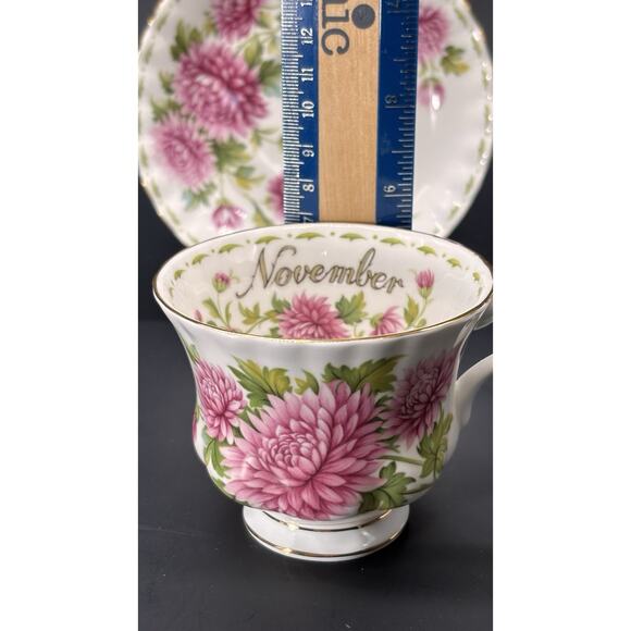Royal Albert "November" chrysanthemum flower of the month Teacup Cup Saucer Engl - Picture 4 of 15